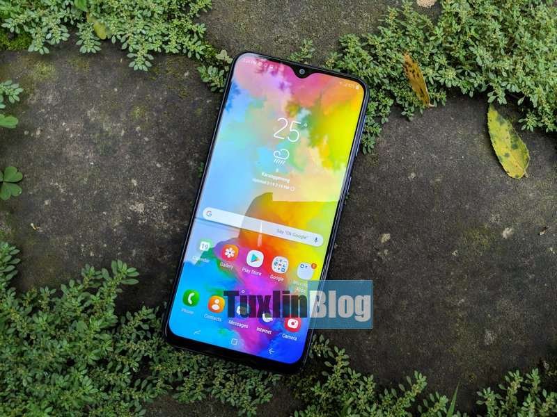 Desain Samsung Galaxy M20