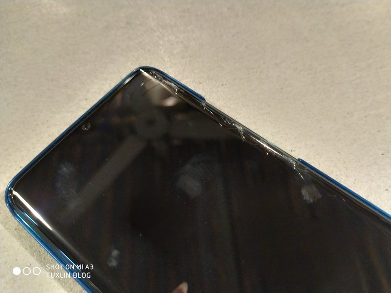 Xiaomi Mi Note 10 Pro Jatuh dan Layarnya Pecah 1