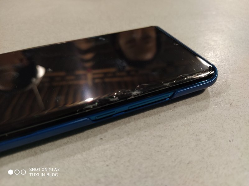 Xiaomi Mi Note 10 Pro Jatuh dan Layarnya Pecah 3