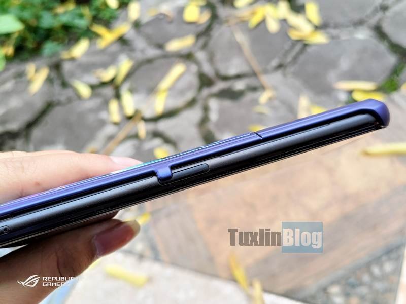 Nyobain Lighting Armor Case Buat Asus ROG Phone 2: Sumpah, Keren Banget! 8 Nyobain Lighting Armor Case Buat Asus ROG Phone 2: Sumpah, Keren Banget! 8